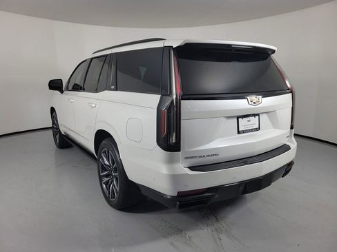 Certified 2021 Cadillac Escalade Sport Platinum w/ Heavy-Duty Trailer Package image 3