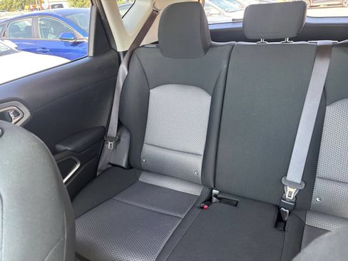 Used 2025 Kia Soul LX w/ LX Technology Package FWD image 32