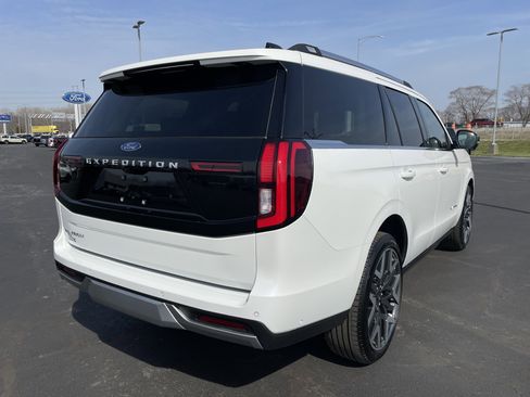 Used 2025 Ford Expedition Platinum w/ Platinum Ultimate Package image 5