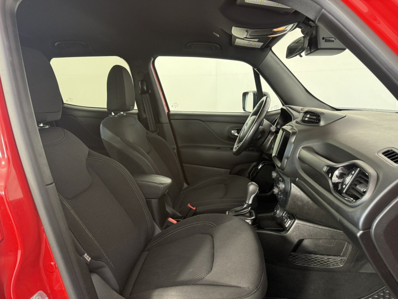 Used 2022 Jeep Renegade Altitude AWD/4WD image 10