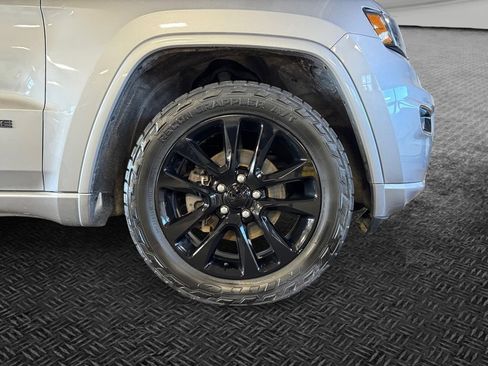 Used 2018 Jeep Grand Cherokee Altitude AWD/4WD image 11