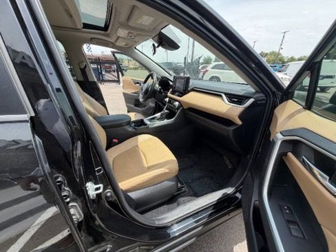 Used 2020 Toyota RAV4 XLE Premium w/ Carpet Mat Package AWD/4WD image 24