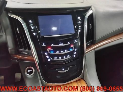 Used 2015 Cadillac Escalade ESV Luxury AWD/4WD image 12