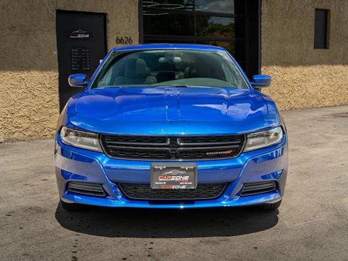 Used 2019 Dodge Charger SXT RWD image 3
