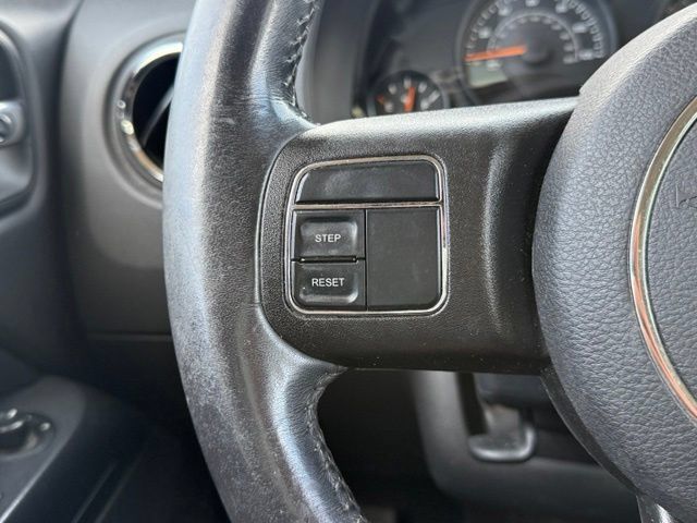 Used 2017 Jeep Patriot Latitude AWD/4WD image 23