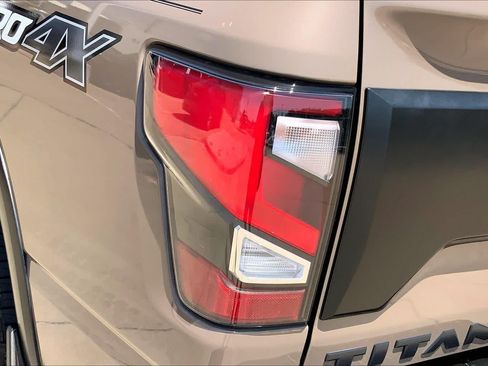 Used 2021 Nissan Titan PRO-4X w/ Pro-4x Convenience Package AWD/4WD image 28