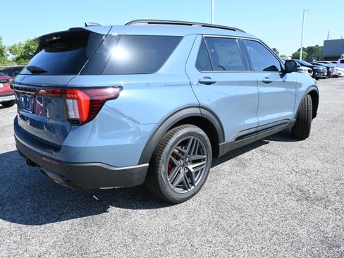 New 2026 Ford Explorer ST-Line w/ ST-Line Street Pack RWD image 3
