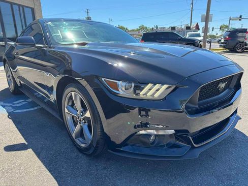 Used 2017 Ford Mustang GT RWD image 3
