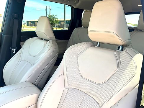 Used 2023 INFINITI QX60 Luxe w/ Cargo Package FWD image 14