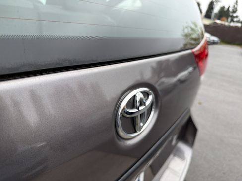 Used 2014 Toyota Sienna L image 70