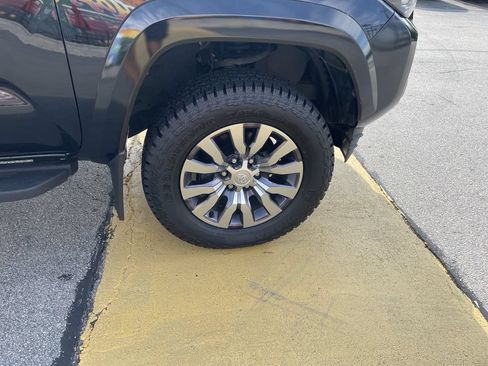 Certified 2023 Toyota Tacoma Limited AWD/4WD image 11