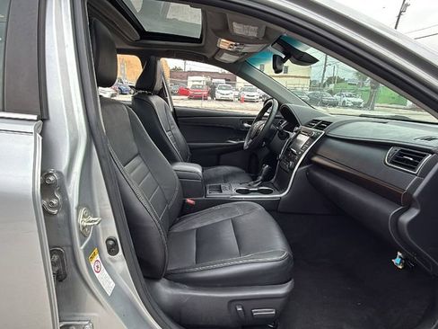 Used 2017 Toyota Camry XLE w/ Moonroof Package image 30