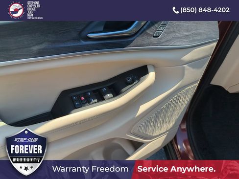 Used 2025 Jeep Grand Cherokee Limited w/ Trailer Tow Package AWD/4WD image 18