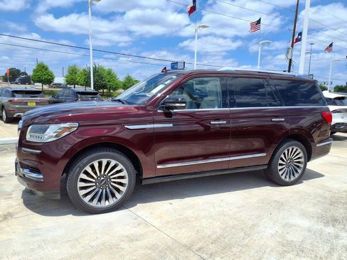 Used 2019 Lincoln Navigator Reserve AWD/4WD image 3