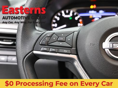 Used 2025 Nissan Altima 2.5 SV FWD image 15