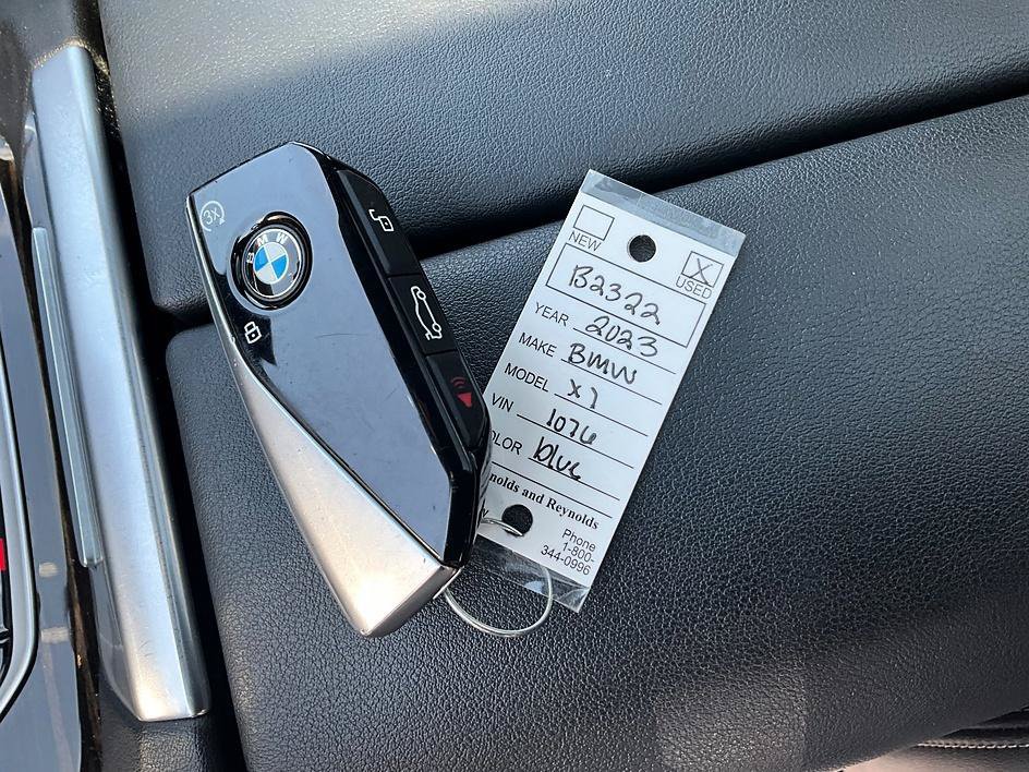 Used 2023 BMW X7 xDrive40i w/ M Sport Package AWD/4WD image 38