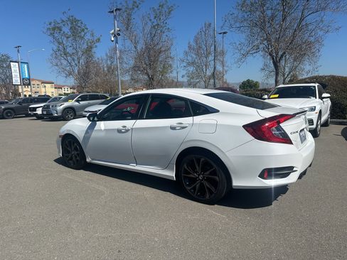 Used 2019 Honda Civic Sport image 4