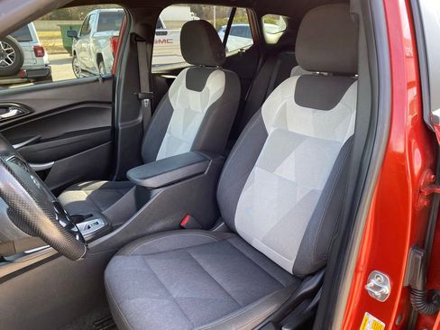 Used 2024 Chevrolet Trax RS w/ Driver Confidence Package image 21