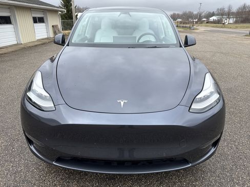 Used 2021 Tesla Model Y Long Range image 11
