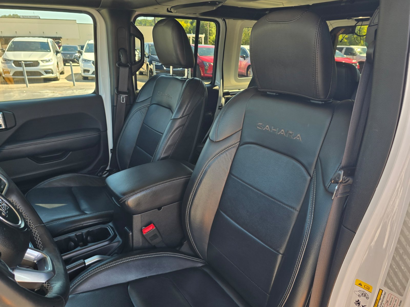 Used 2018 Jeep Wrangler Unlimited Sahara w/ LED Lighting Group AWD/4WD image 14