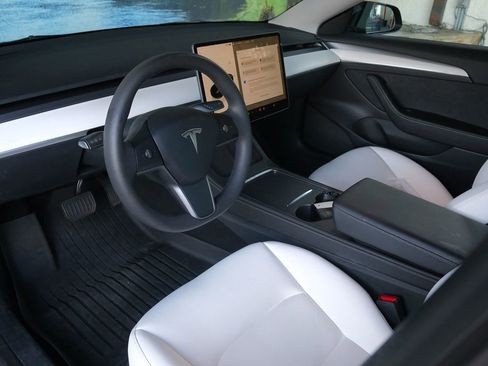 Used 2023 Tesla Model 3 Standard Range image 13