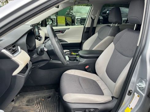 Used 2019 Toyota RAV4 XLE image 5