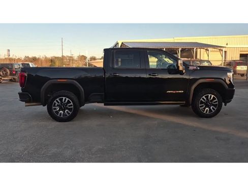 Used 2023 GMC Sierra 2500 AT4 w/ AT4 Preferred Package image 9