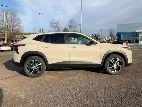 New 2026 Chevrolet Trax RS w/ Sunroof Package image 8