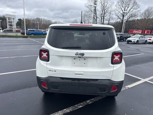 Used 2023 Jeep Renegade Latitude image 4