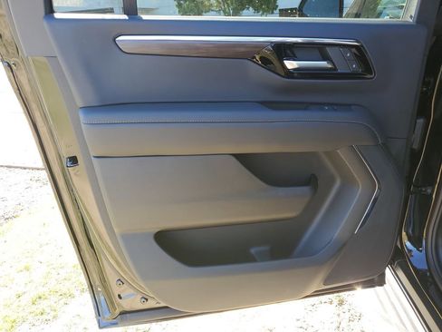 New 2026 Chevrolet Suburban LS image 15