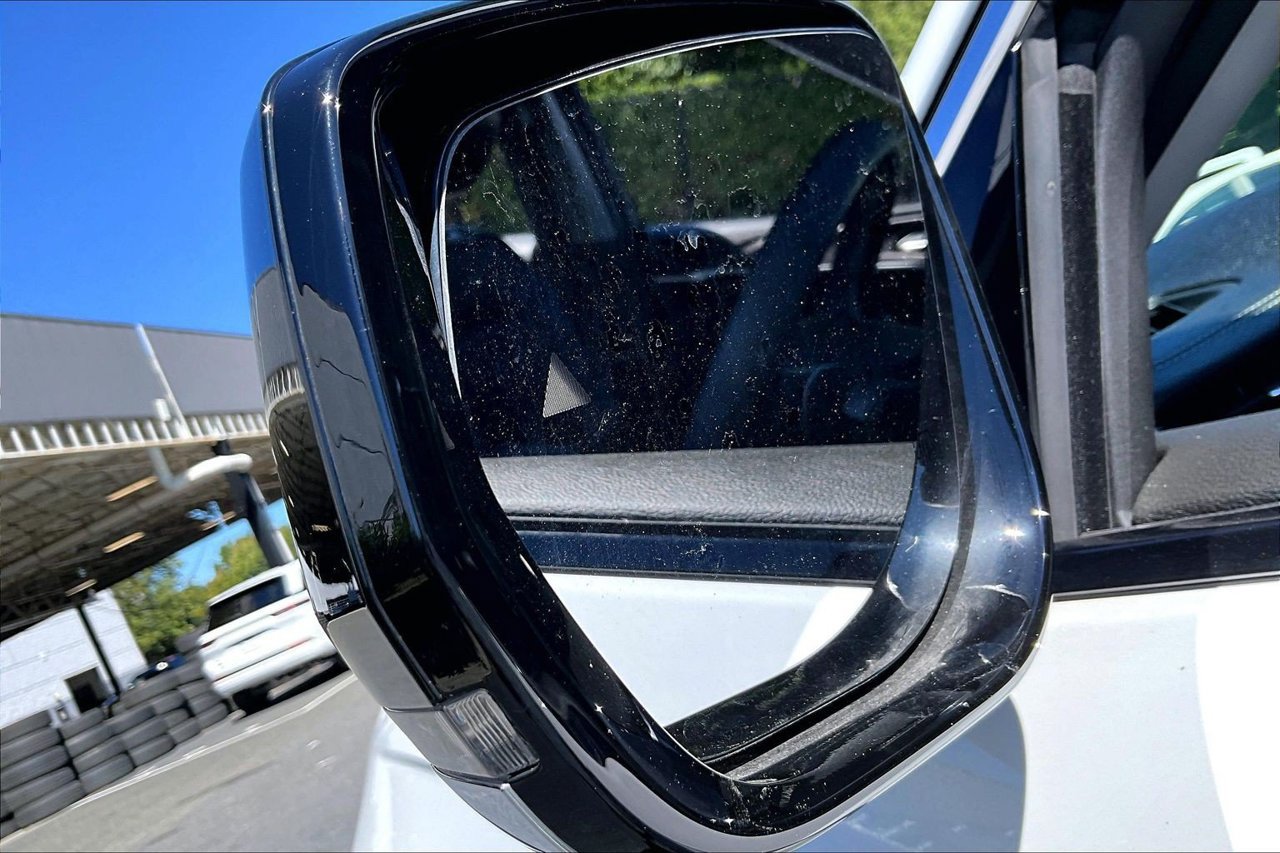 Used 2023 Jeep Grand Cherokee L Limited AWD/4WD image 29