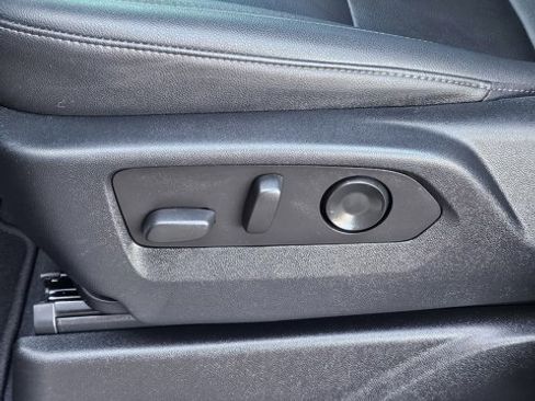 Used 2022 Chevrolet Tahoe Z71 w/ Z71 Off-Road Package image 13