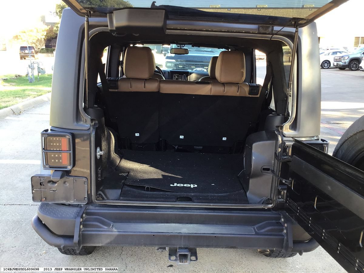 Used 2013 Jeep Wrangler Unlimited Sahara AWD/4WD image 10