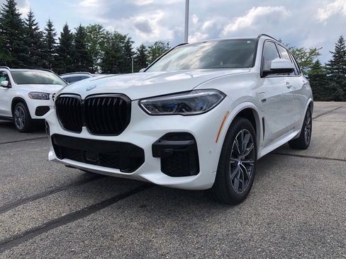 Used 2023 BMW X5 xDrive45e w/ Executive Package image 3