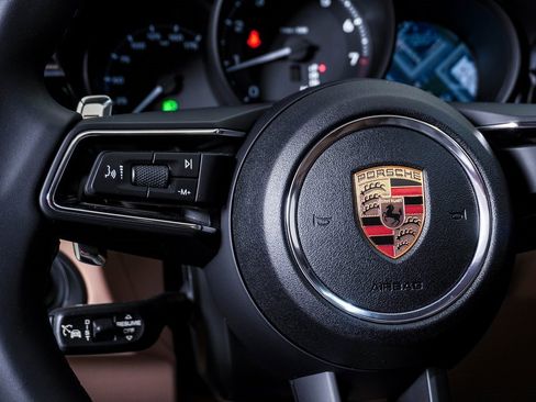 Certified 2025 Porsche Macan image 20