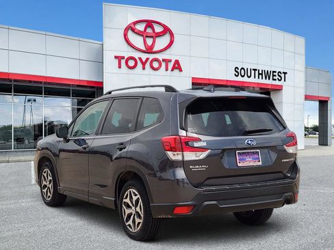 Used 2020 Subaru Forester Premium AWD/4WD image 4