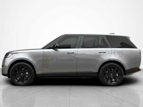 Used 2025 Land Rover Range Rover SE AWD/4WD image 2