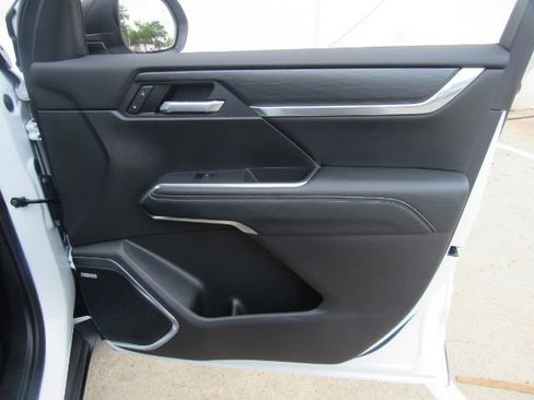 Used 2025 GMC Acadia Elevation image 20