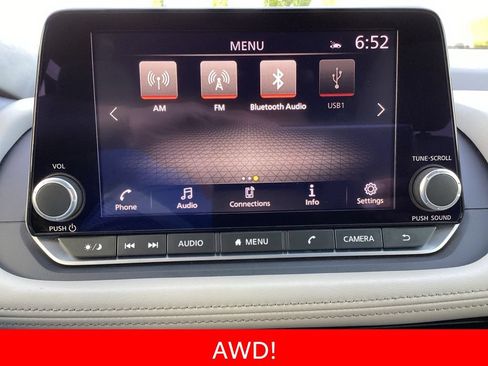 Used 2025 Nissan Rogue SV AWD/4WD image 3