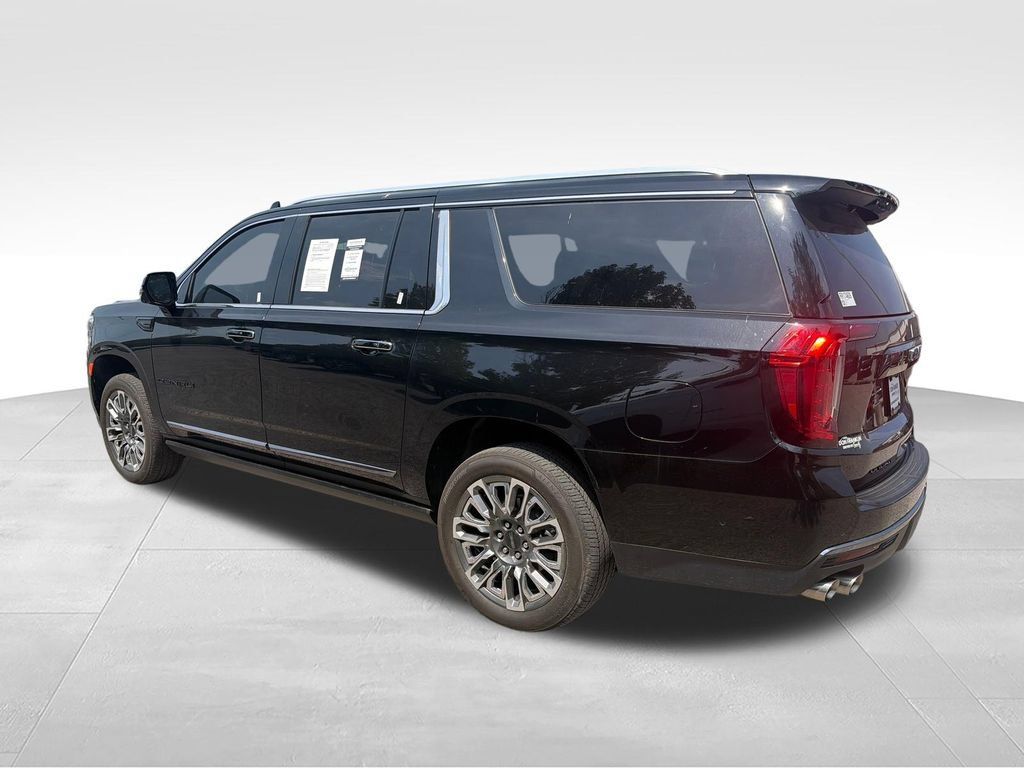 Used 2024 GMC Yukon XL Denali Ultimate AWD/4WD image 3