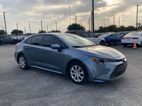 Used 2026 Toyota Corolla LE FWD image 3