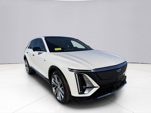 Used 2024 Cadillac Lyriq Luxury w/ LPO, Floor Liner Package AWD/4WD image 18