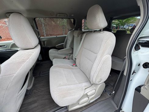Used 2017 Toyota Sienna LE FWD image 9