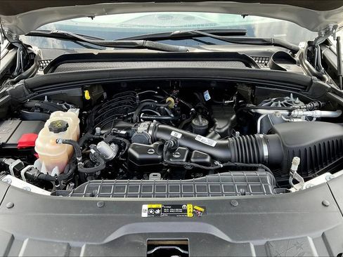 Used 2024 Jeep Grand Cherokee Laredo RWD image 29