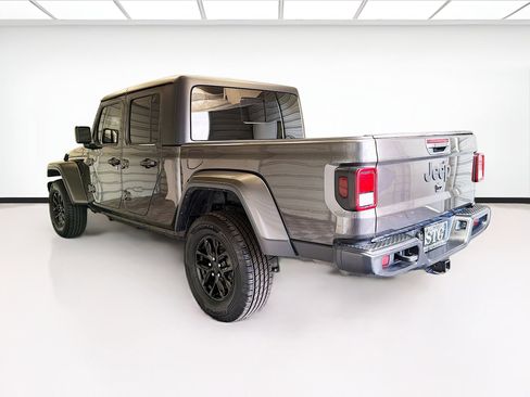 Used 2022 Jeep Gladiator Sport AWD/4WD image 6