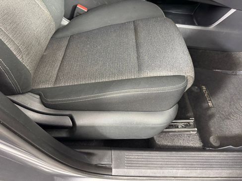 Used 2023 Nissan Rogue SV image 33