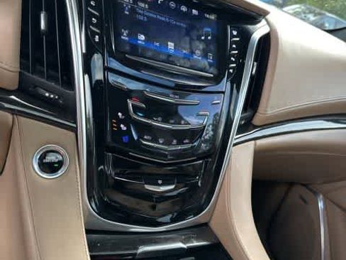 Used 2019 Cadillac Escalade ESV Platinum AWD/4WD image 10