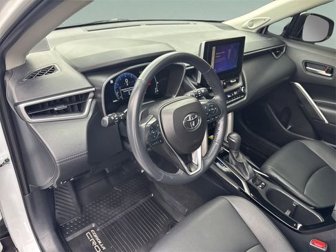 Used 2023 Toyota Corolla Cross XLE image 21