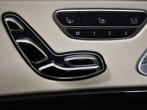 Used 2018 Mercedes-Benz S 560 Sedan image 30