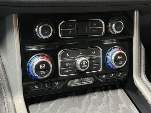 Used 2021 GMC Yukon Denali w/ Denali Premium Package AWD/4WD image 17